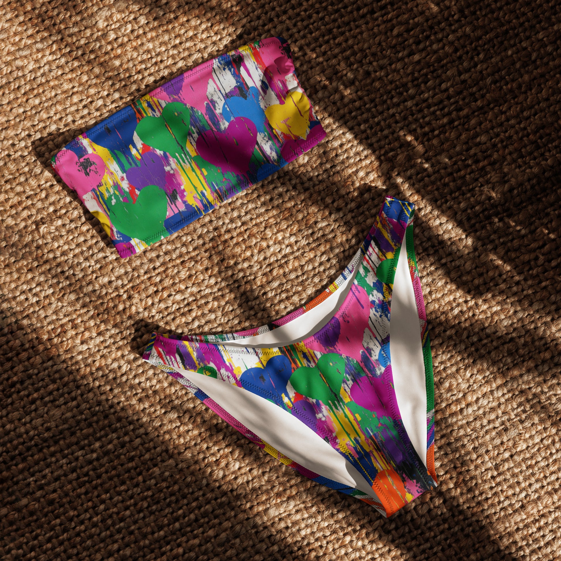 nachhaltiger-bandeau-bikini-graffiti-hearts-v2-recyceltes-material-mit-allover-druck-bikini-jlr-design-4 - JLR Design