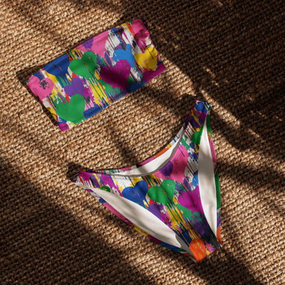 nachhaltiger-bandeau-bikini-graffiti-hearts-v2-recyceltes-material-mit-allover-druck-bikini-jlr-design-4 - JLR Design