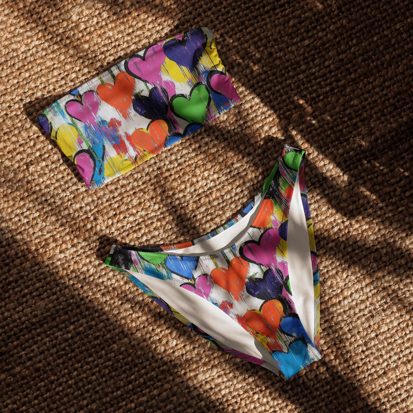 nachhaltiger-bandeau-bikini-graffiti-hearts-v3-recyceltes-material-mit-allover-druck-bikini-jlr-design-4 - JLR Design