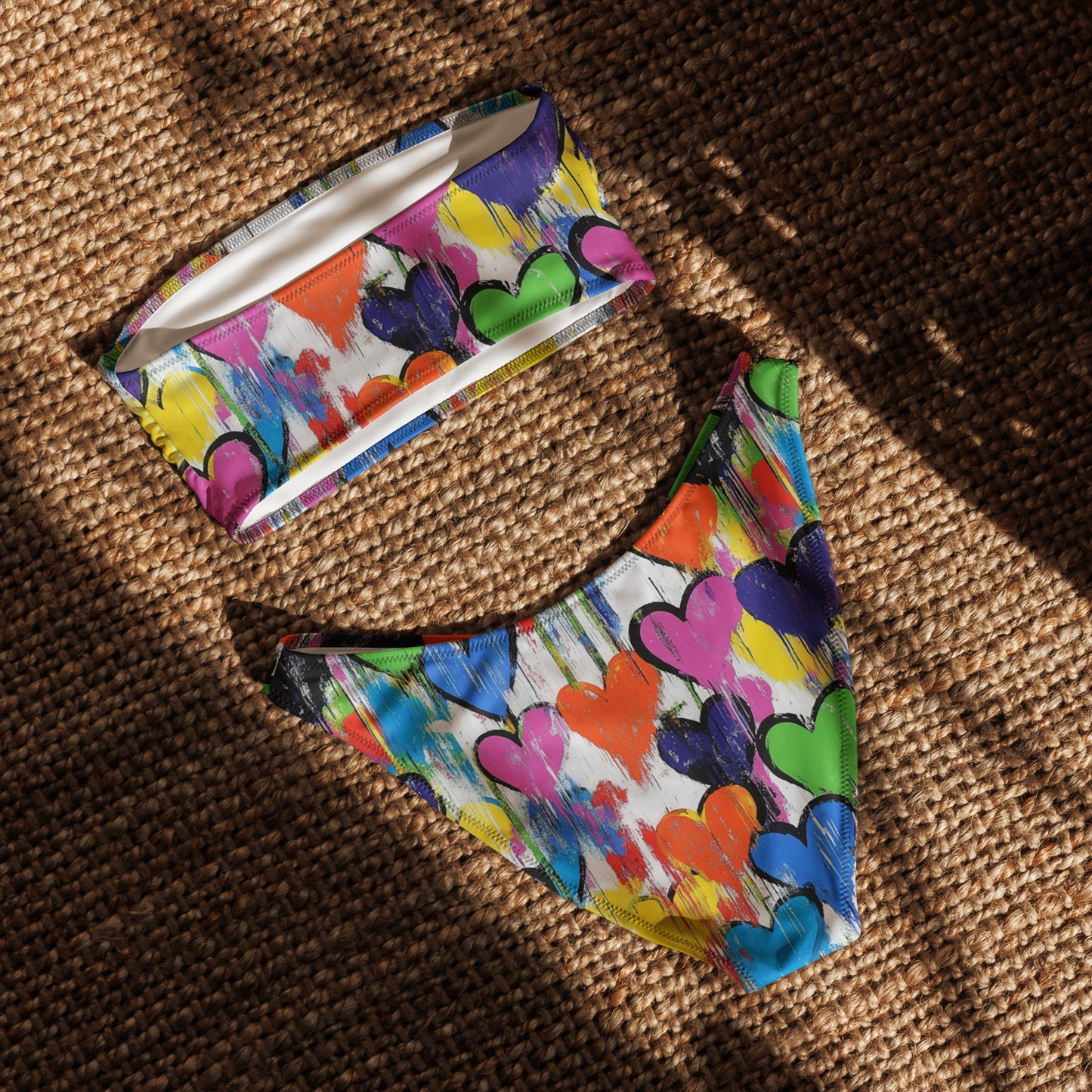 nachhaltiger-bandeau-bikini-graffiti-hearts-v3-recyceltes-material-mit-allover-druck-bikini-jlr-design-5 - JLR Design