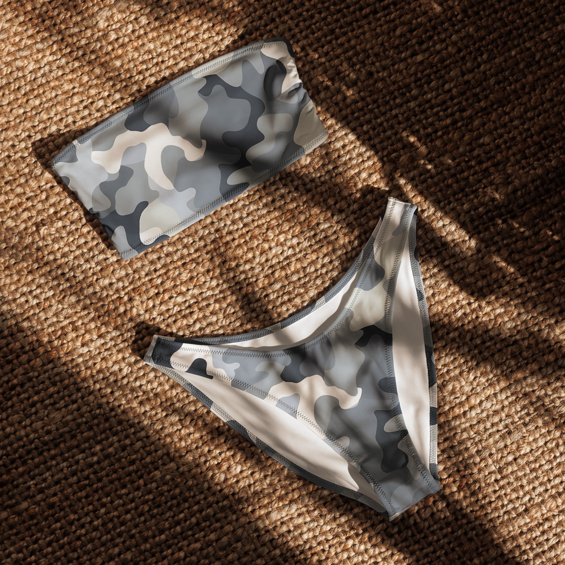 nachhaltiger-bandeau-bikini-gray-camouflage-v1-recyceltes-material-mit-allover-druck-bikini-jlr-design-4 - JLR Design