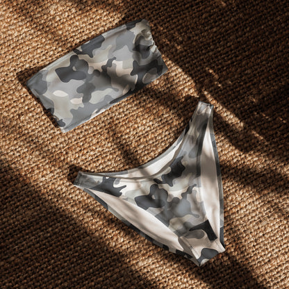 nachhaltiger-bandeau-bikini-gray-camouflage-v2-recyceltes-material-mit-allover-druck-bikini-jlr-design-4 - JLR Design