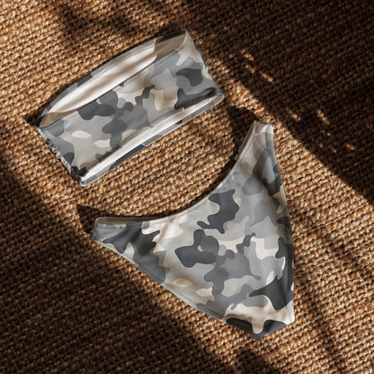 nachhaltiger-bandeau-bikini-gray-camouflage-v2-recyceltes-material-mit-allover-druck-bikini-jlr-design-5 - JLR Design