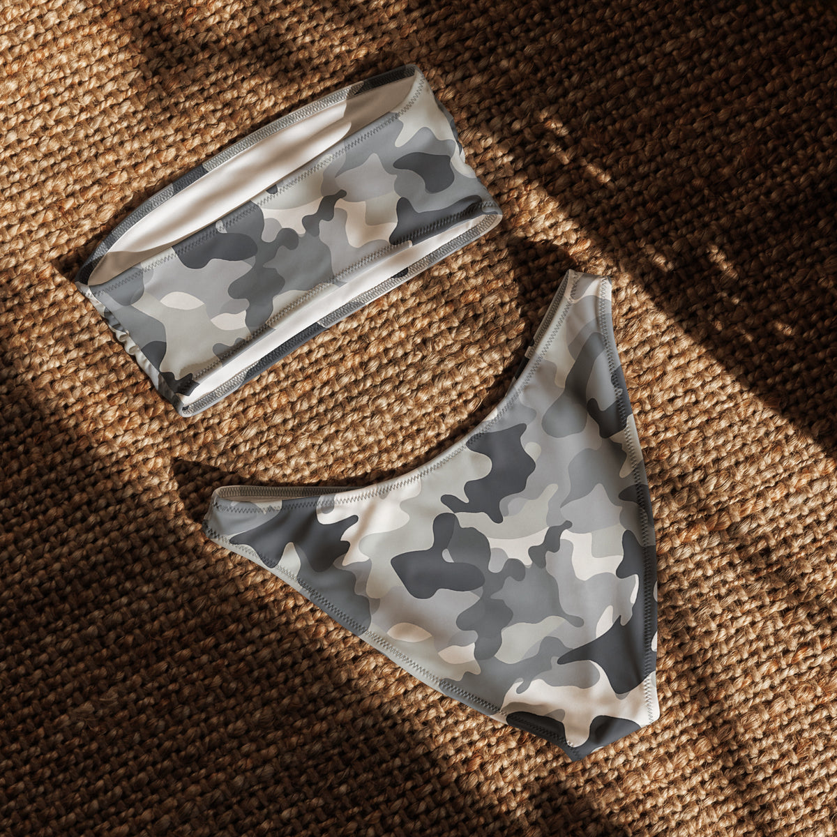 nachhaltiger-bandeau-bikini-gray-camouflage-v2-recyceltes-material-mit-allover-druck-bikini-jlr-design-jlr-design-de-5 - JLR Design