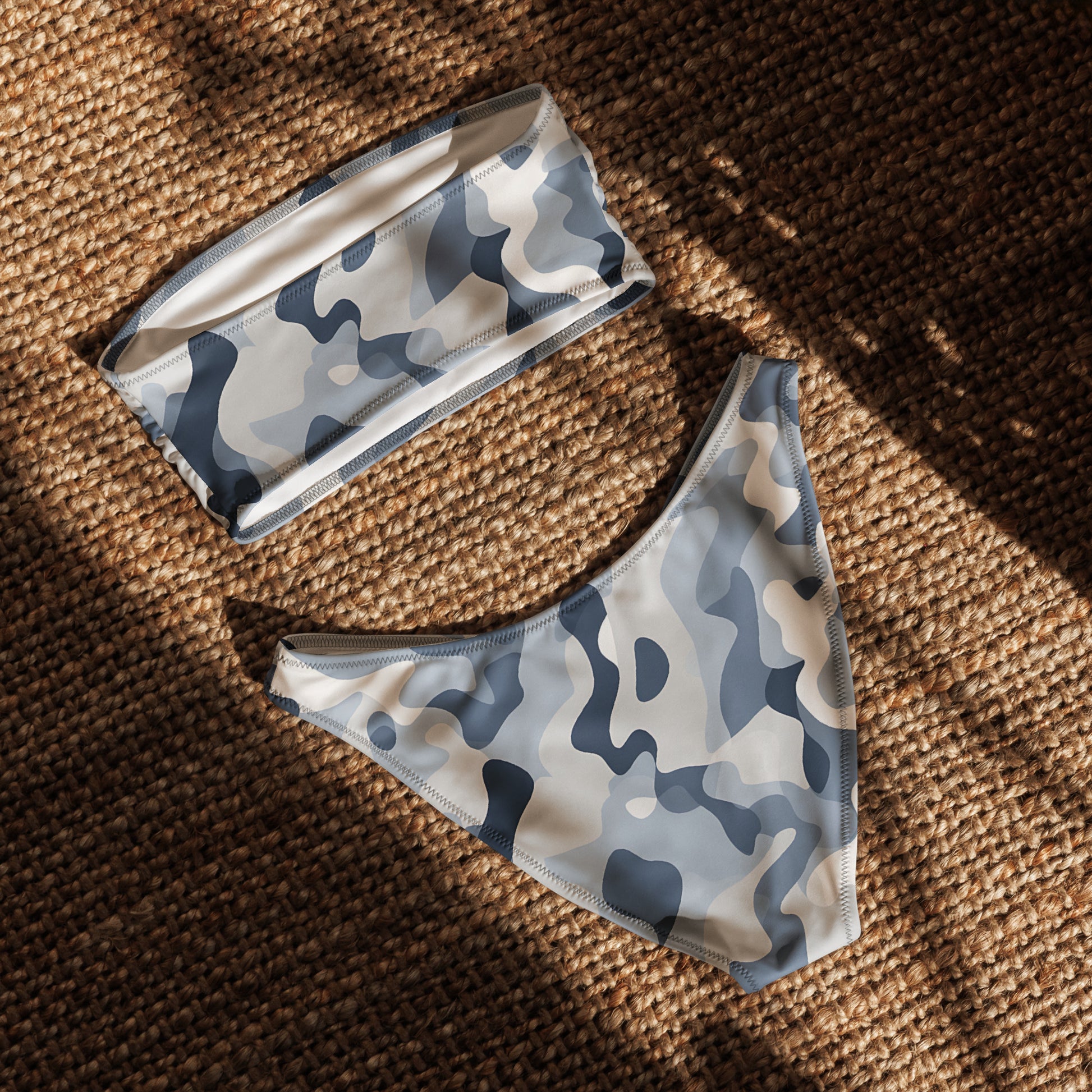 nachhaltiger-bandeau-bikini-gray-camouflage-v3-recyceltes-material-mit-allover-druck-bikini-jlr-design-5 - JLR Design