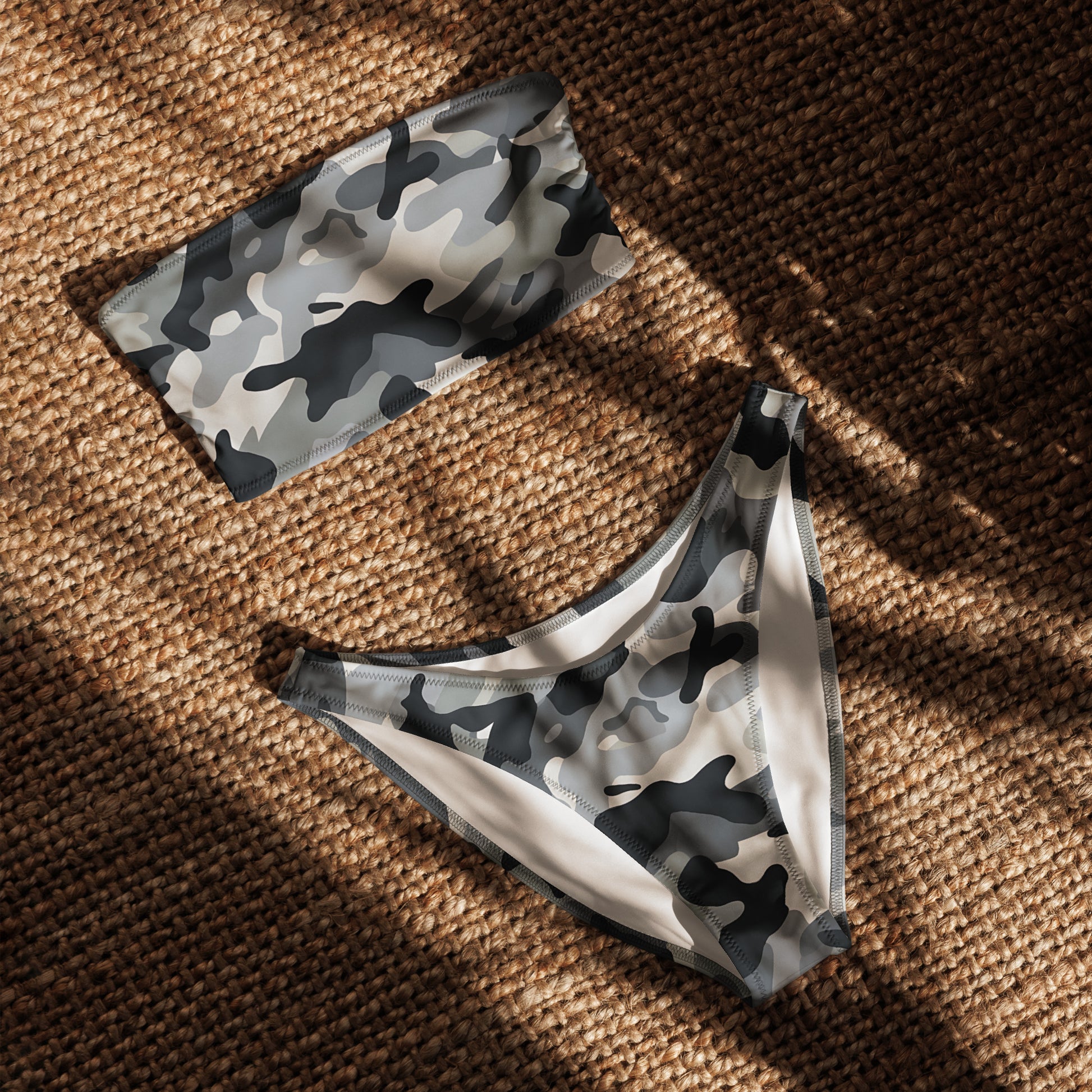 nachhaltiger-bandeau-bikini-gray-camouflage-v4-recyceltes-material-mit-allover-druck-bikini-jlr-design-4 - JLR Design