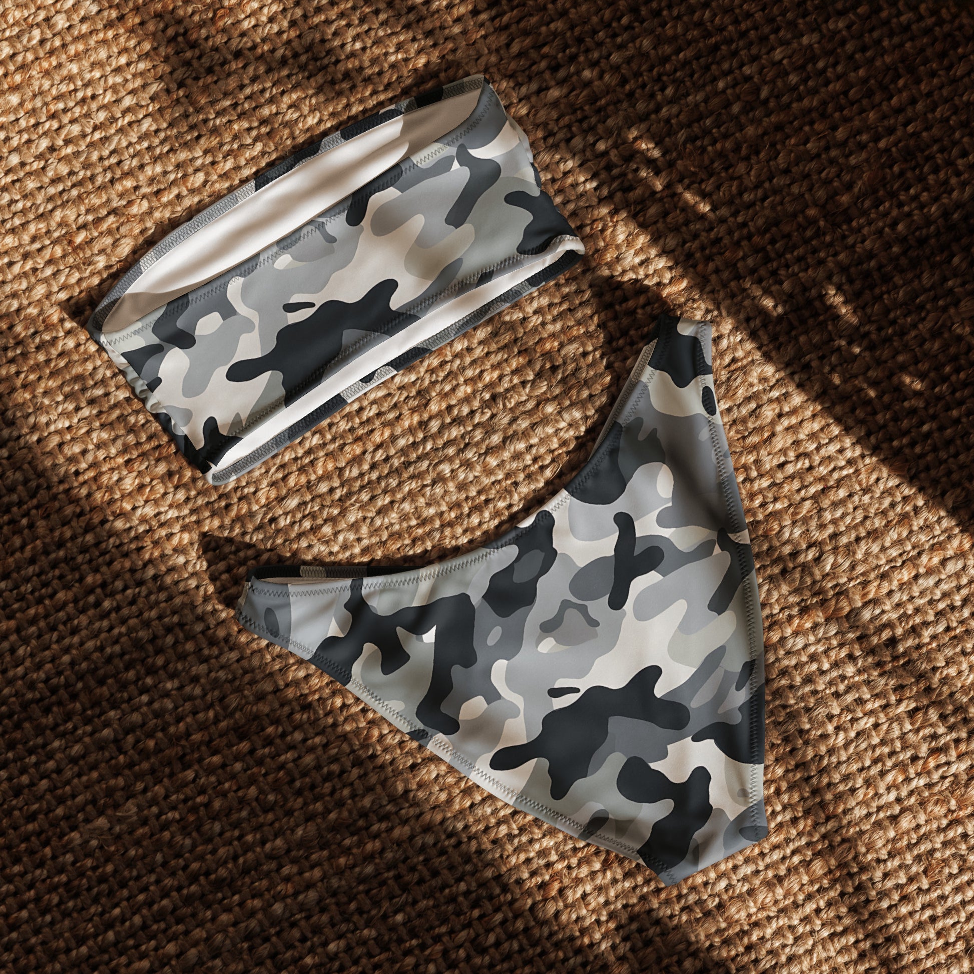 nachhaltiger-bandeau-bikini-gray-camouflage-v4-recyceltes-material-mit-allover-druck-bikini-jlr-design-5 - JLR Design