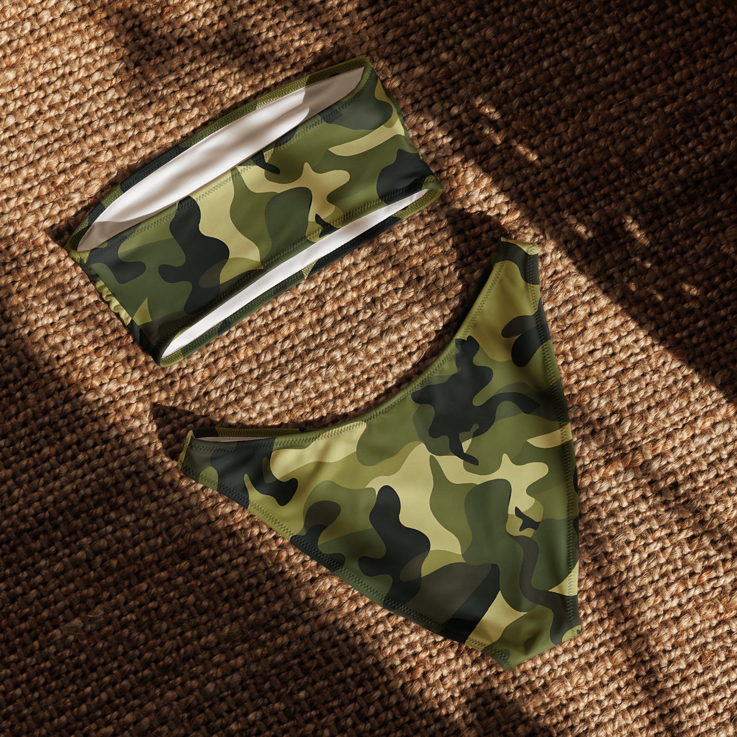 nachhaltiger-bandeau-bikini-green-camouflage-v1-recyceltes-material-mit-allover-druck-bikini-jlr-design-5 - JLR Design