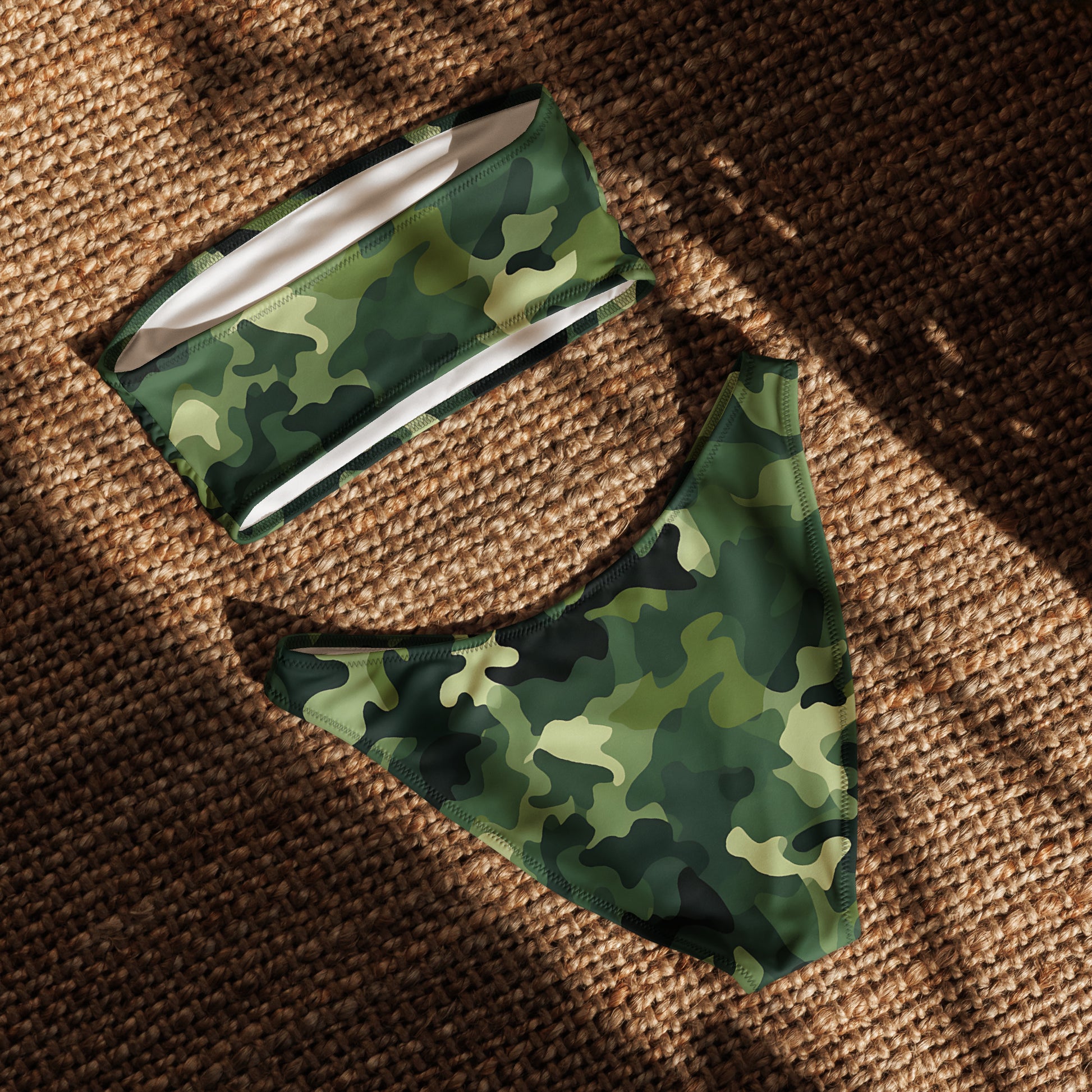 nachhaltiger-bandeau-bikini-green-camouflage-v2-recyceltes-material-mit-allover-druck-bikini-jlr-design-5 - JLR Design