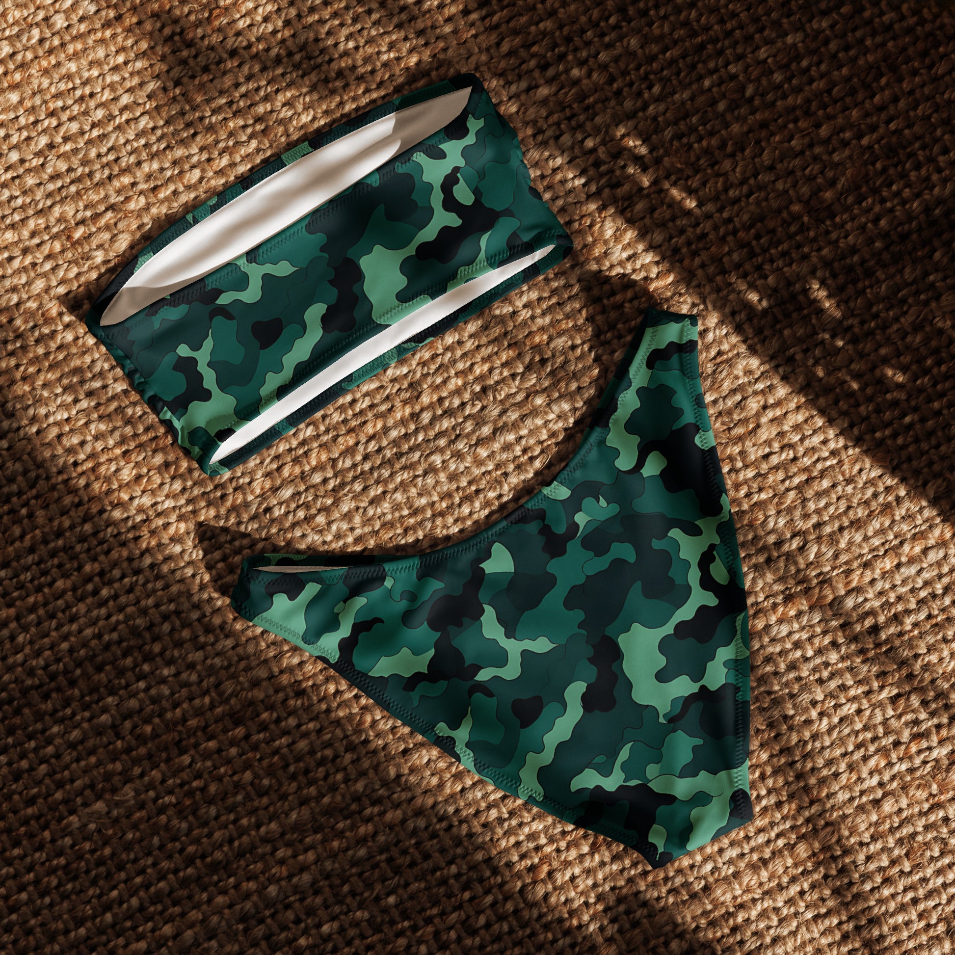 nachhaltiger-bandeau-bikini-green-camouflage-v3-recyceltes-material-mit-allover-druck-bikini-jlr-design-5 - JLR Design