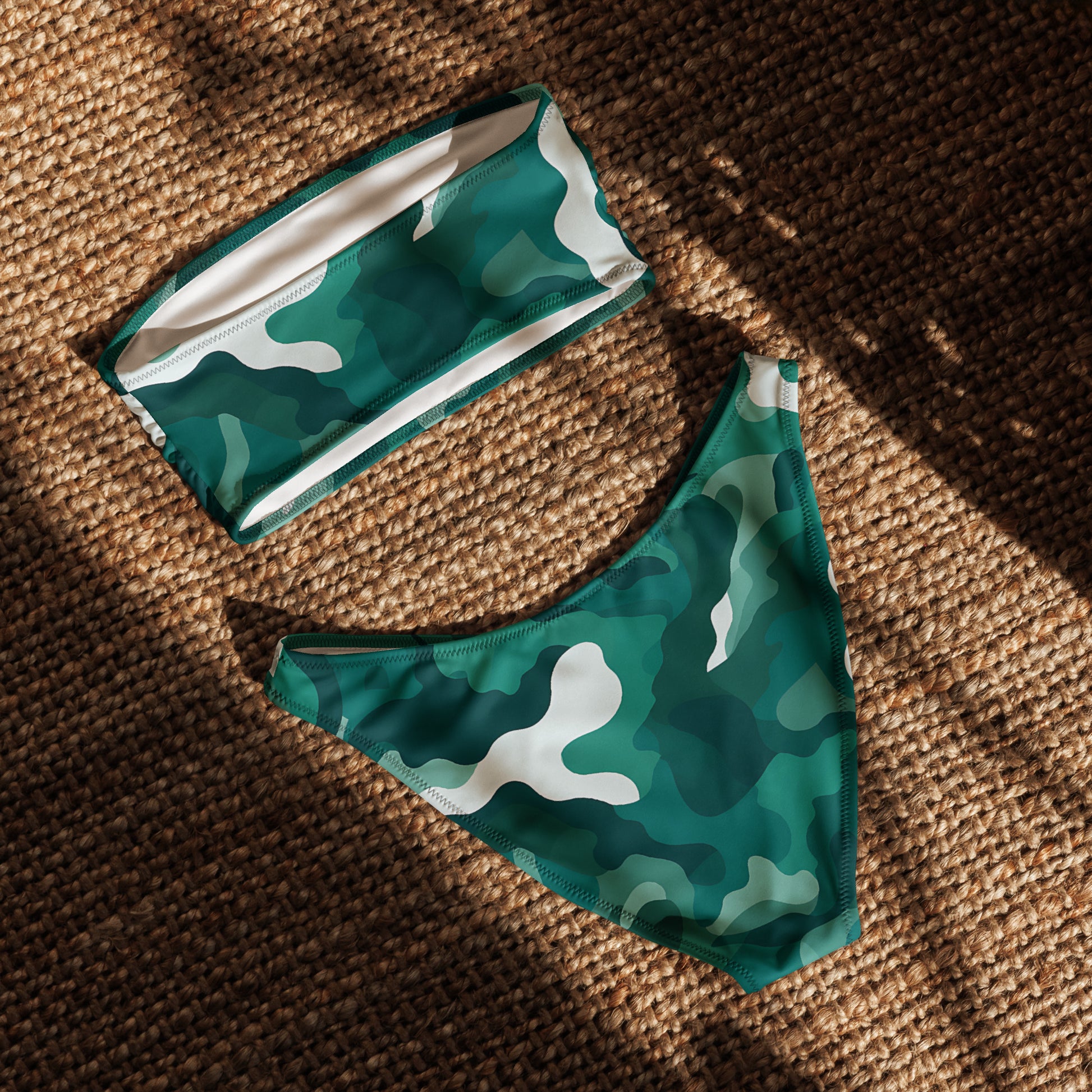 nachhaltiger-bandeau-bikini-green-camouflage-v4-recyceltes-material-mit-allover-druck-bikini-jlr-design-5 - JLR Design