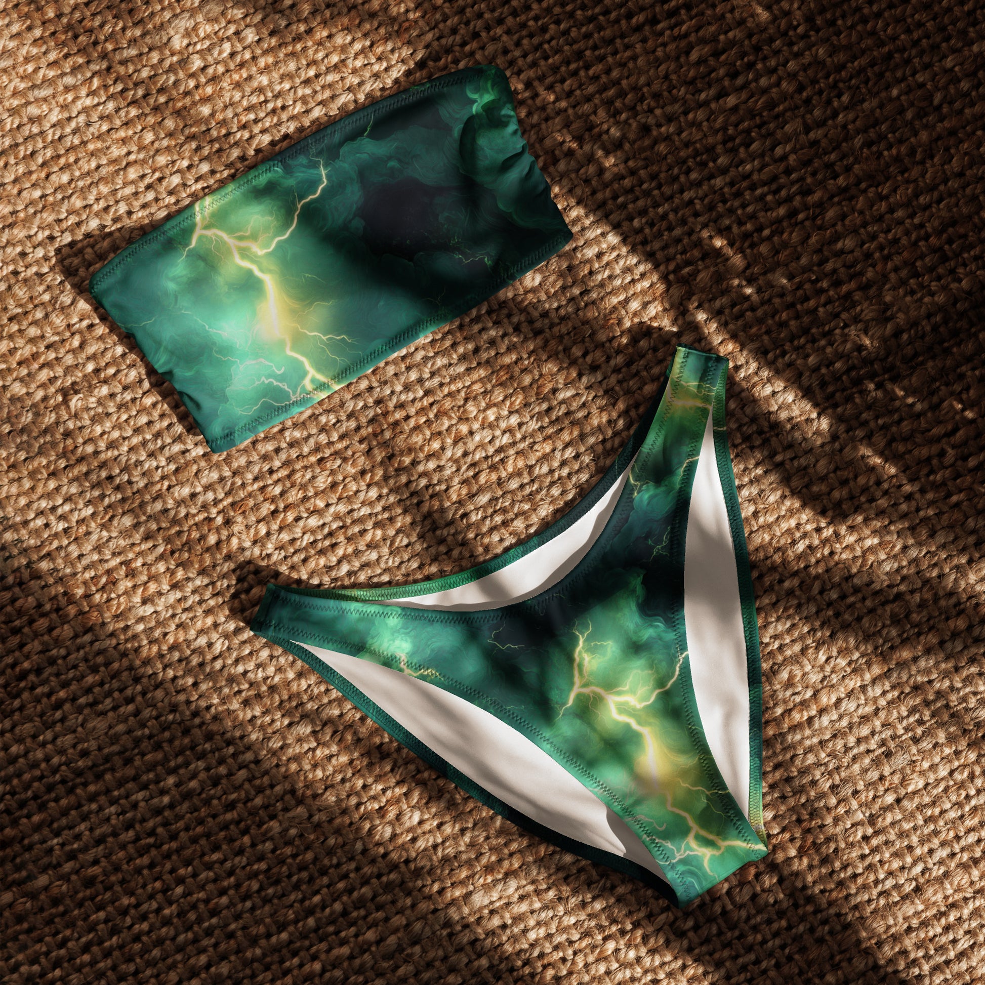 nachhaltiger-bandeau-bikini-greenthunderbolt-recyceltes-material-mit-allover-druck-bikini-jlr-design-4 - JLR Design