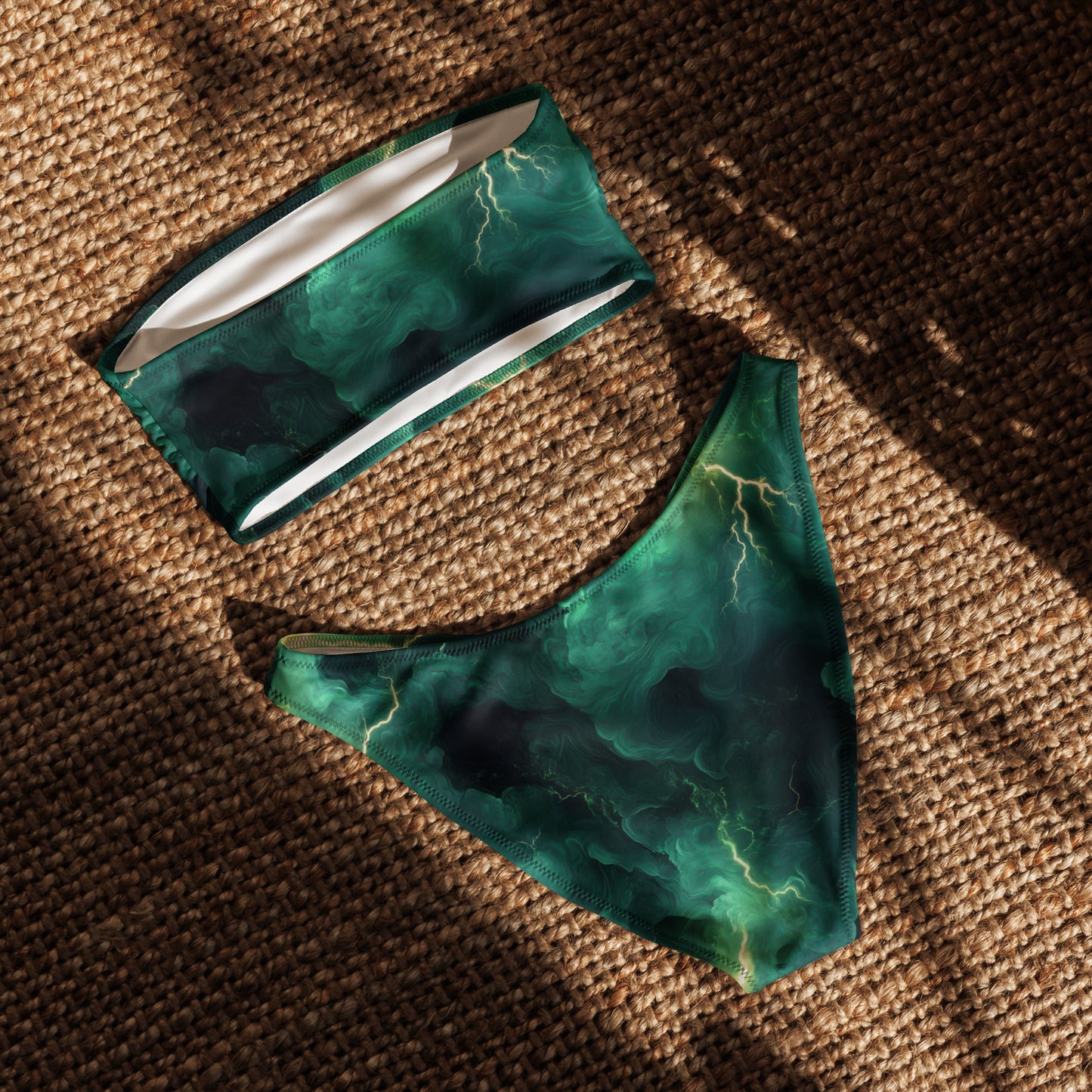 nachhaltiger-bandeau-bikini-greenthunderbolt-recyceltes-material-mit-allover-druck-bikini-jlr-design-5 - JLR Design