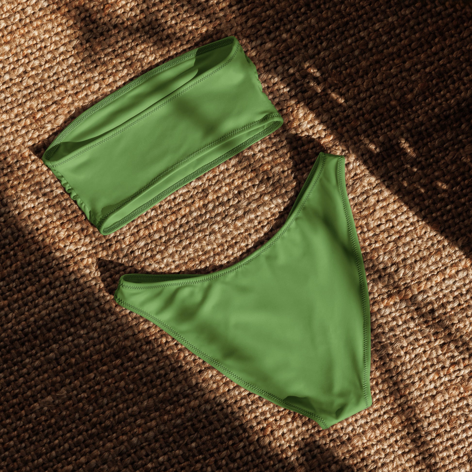 nachhaltiger-bandeau-bikini-grun-recyceltes-material-mit-allover-druck-bikini-jlr-design-4 - JLR Design