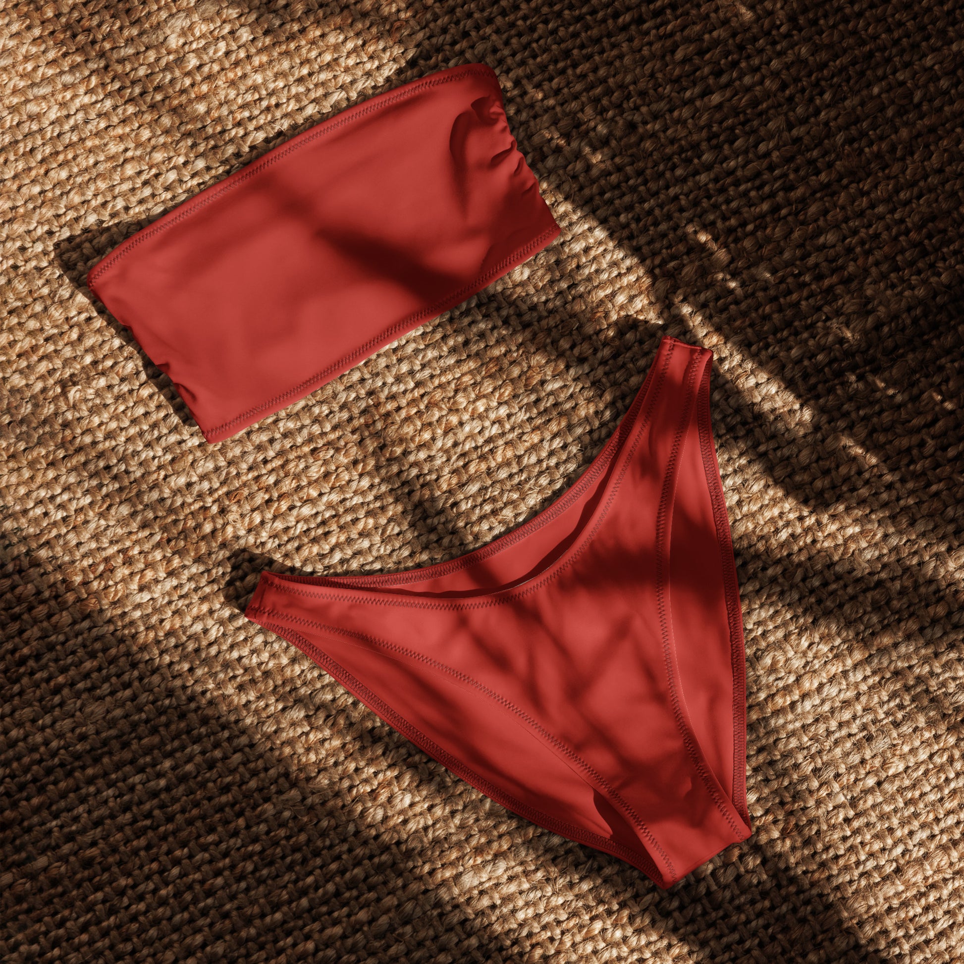 nachhaltiger-bandeau-bikini-harley-davidson-red-recyceltes-material-mit-allover-druck-bikini-jlr-design-4 - JLR Design
