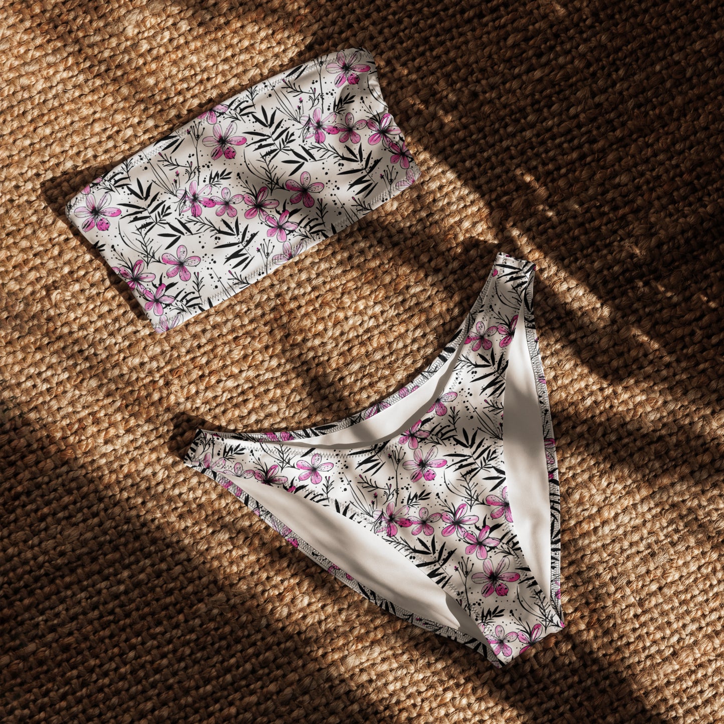 nachhaltiger-bandeau-bikini-inky-petals-v4-recyceltes-material-mit-allover-druck-bikini-jlr-design-4 - JLR Design