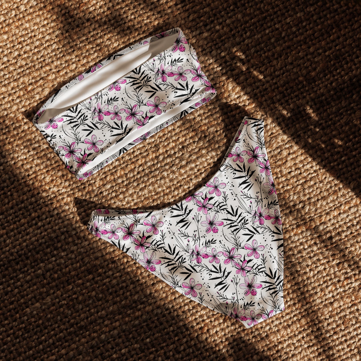 nachhaltiger-bandeau-bikini-inky-petals-v4-recyceltes-material-mit-allover-druck-bikini-jlr-design-5 - JLR Design