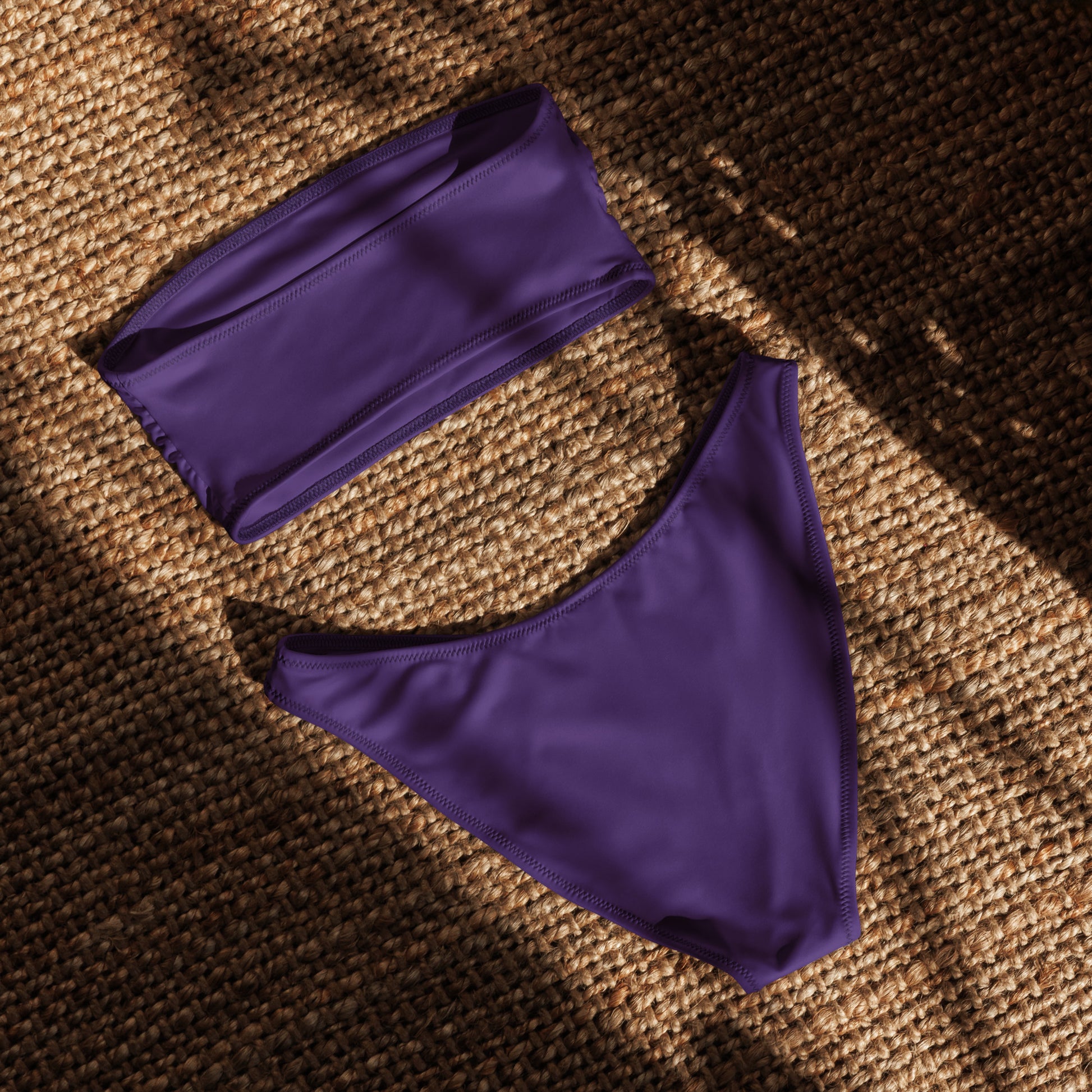 nachhaltiger-bandeau-bikini-lila-recyceltes-material-mit-allover-druck-bikini-jlr-design-5 - JLR Design