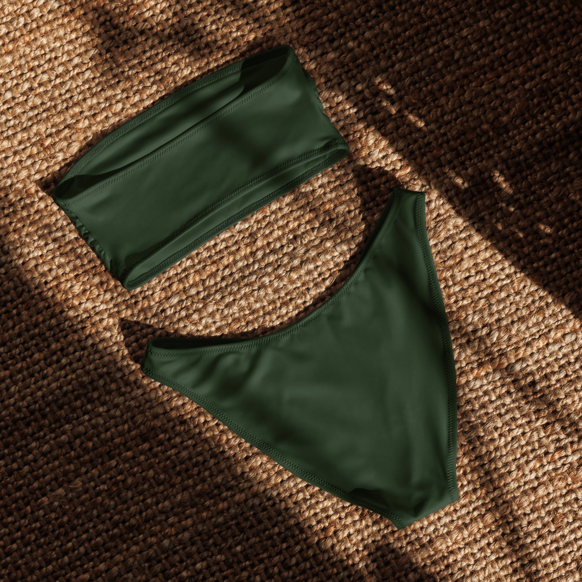 nachhaltiger-bandeau-bikini-myrte-recyceltes-material-mit-allover-druck-bikini-jlr-design-4 - JLR Design