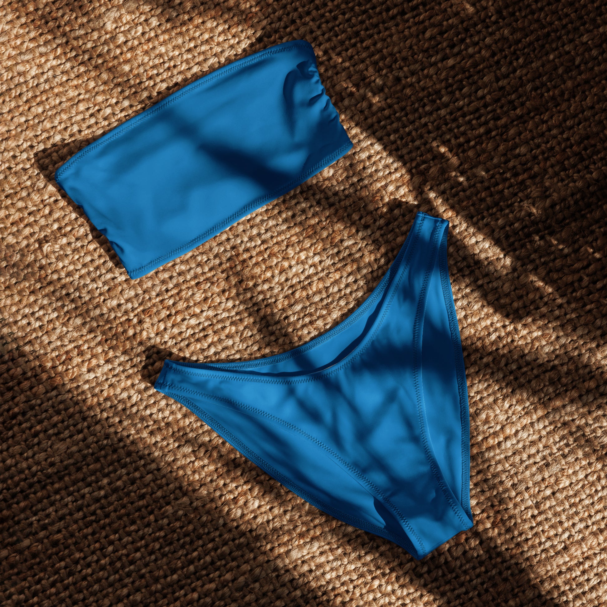nachhaltiger-bandeau-bikini-navy-blue-recyceltes-material-mit-allover-druck-bikini-jlr-design-4 - JLR Design