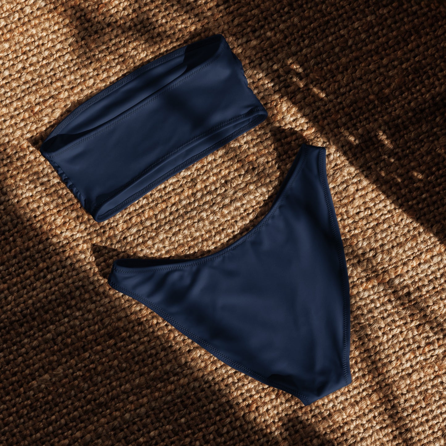 nachhaltiger-bandeau-bikini-navy-recyceltes-material-mit-allover-druck-bikini-jlr-design-5 - JLR Design