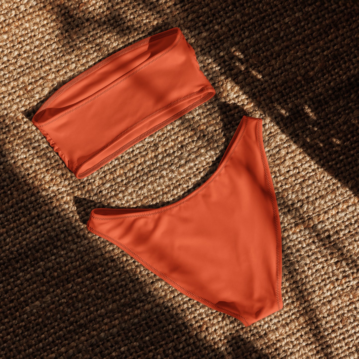 nachhaltiger-bandeau-bikini-outrageous-orange-recyceltes-material-mit-allover-druck-bikini-jlr-design-5 - JLR Design