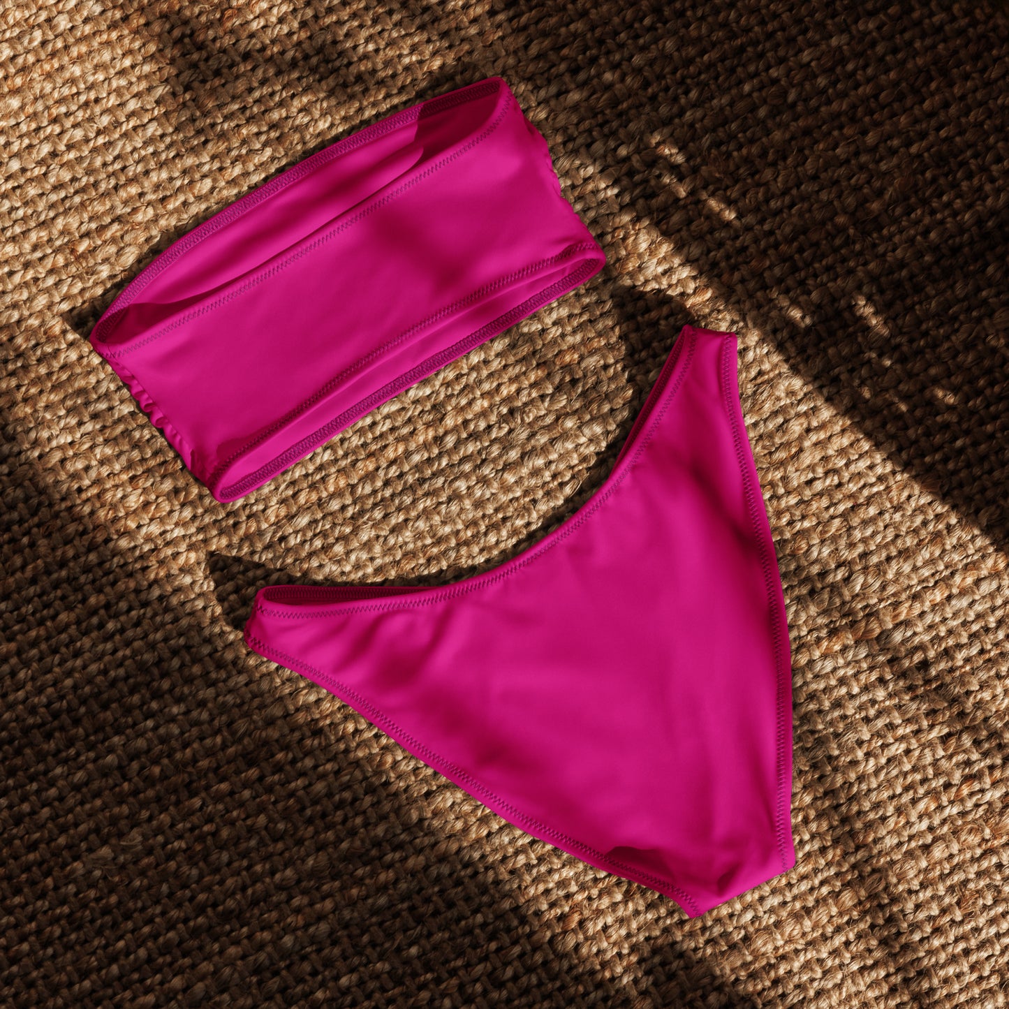 nachhaltiger-bandeau-bikini-pink-recyceltes-material-mit-allover-druck-bikini-jlr-design-5 - JLR Design