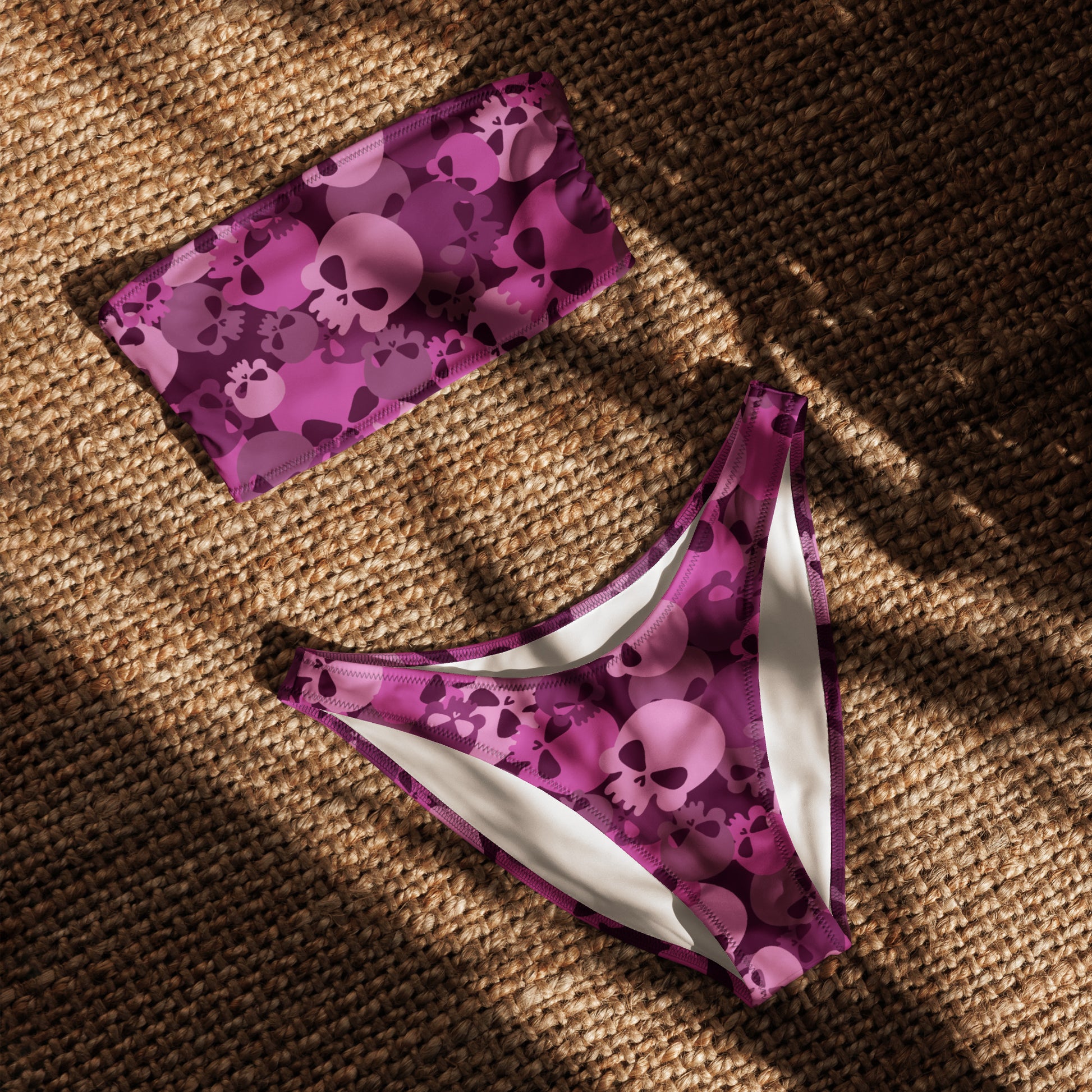 nachhaltiger-bandeau-bikini-pink-skull-recyceltes-material-mit-allover-druck-bikini-jlr-design-4 - JLR Design