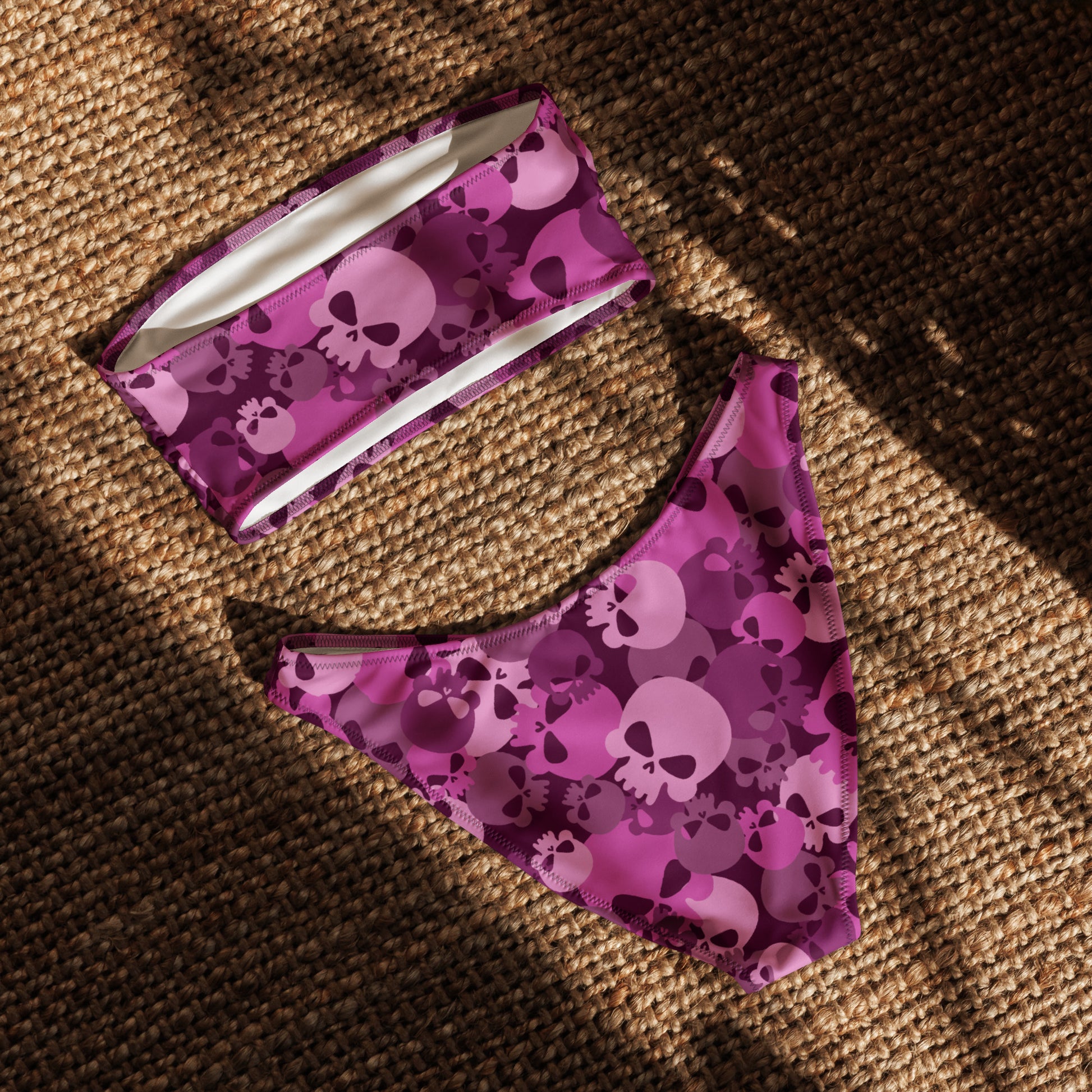 nachhaltiger-bandeau-bikini-pink-skull-recyceltes-material-mit-allover-druck-bikini-jlr-design-5 - JLR Design