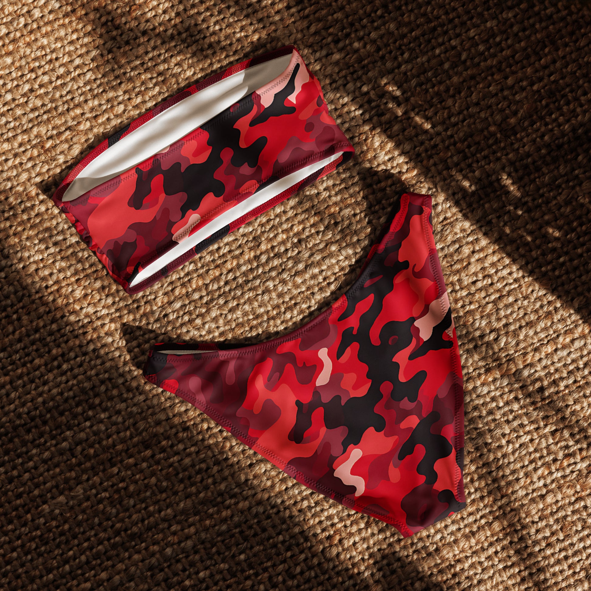 nachhaltiger-bandeau-bikini-red-camouflage-v1-recyceltes-material-mit-allover-druck-bikini-jlr-design-5 - JLR Design