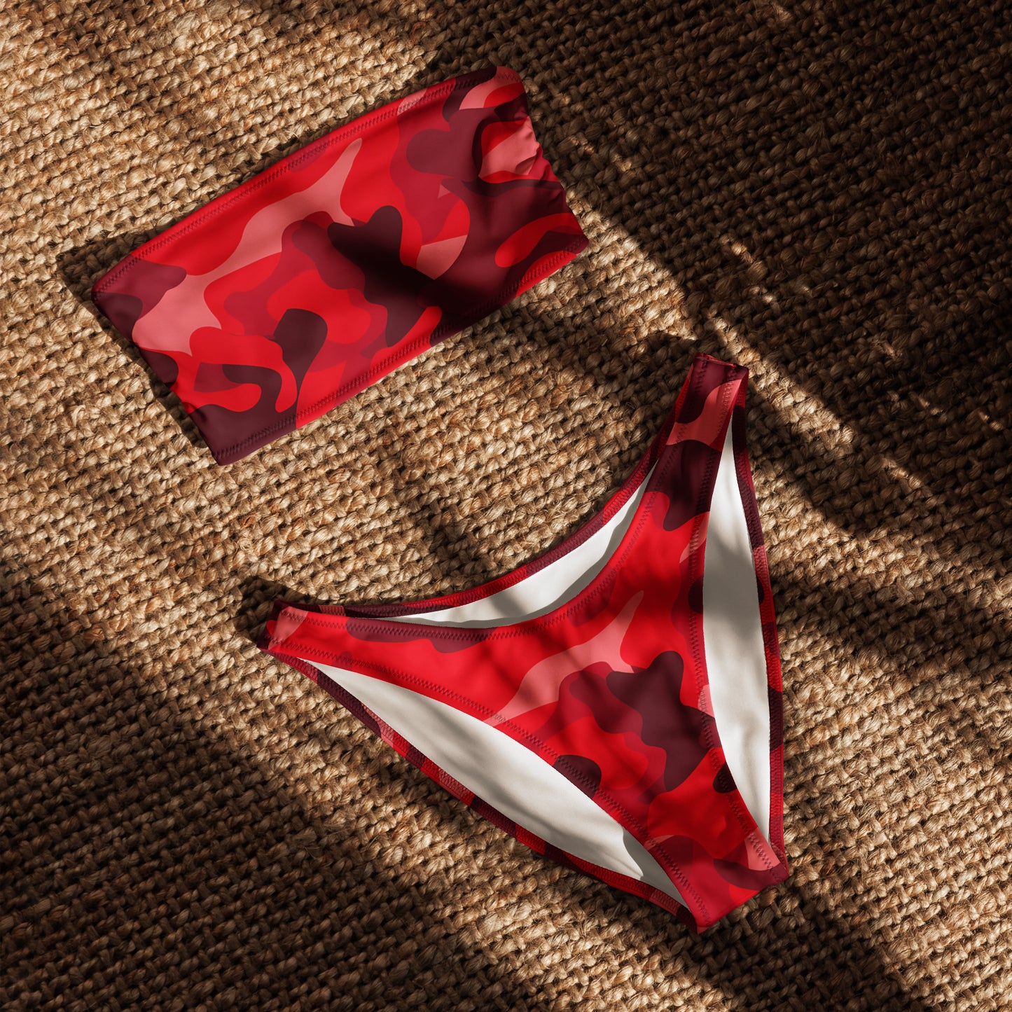 nachhaltiger-bandeau-bikini-red-camouflage-v3-recyceltes-material-mit-allover-druck-bikini-jlr-design-4 - JLR Design