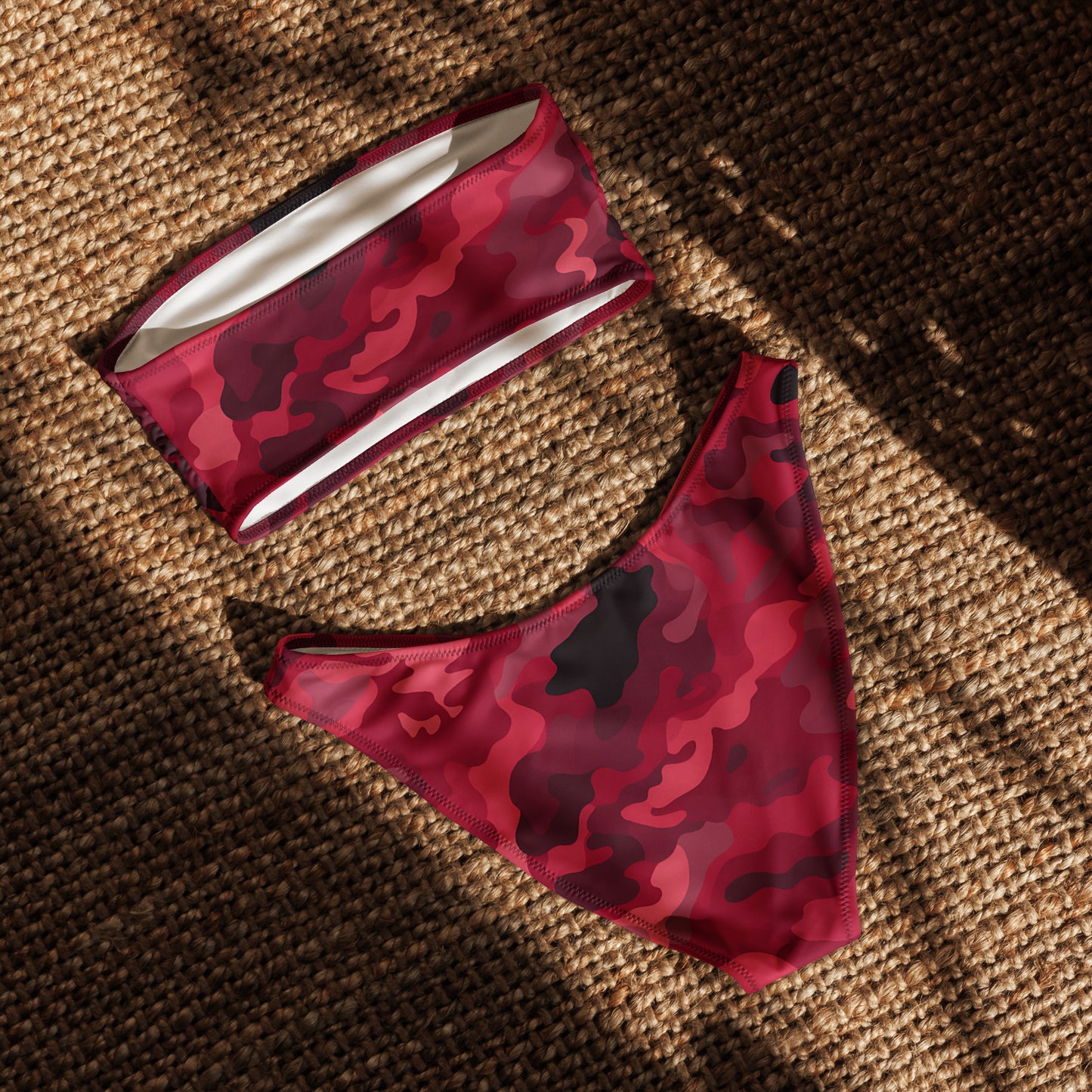nachhaltiger-bandeau-bikini-red-camouflage-v4-recyceltes-material-mit-allover-druck-bikini-jlr-design-5 - JLR Design