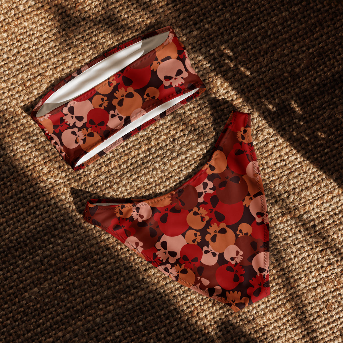 nachhaltiger-bandeau-bikini-red-skull-recyceltes-material-mit-allover-druck-bikini-jlr-design-jlr-design-de-5 - JLR Design