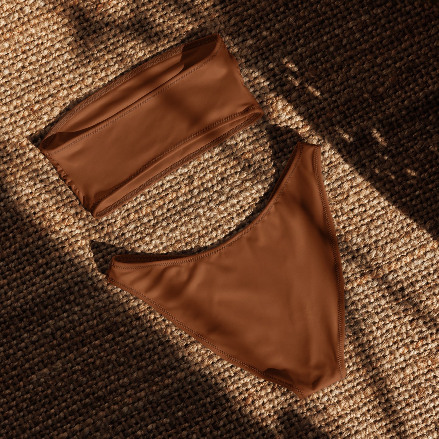 nachhaltiger-bandeau-bikini-saddle-brown-recyceltes-material-mit-allover-druck-bikini-jlr-design-5 - JLR Design