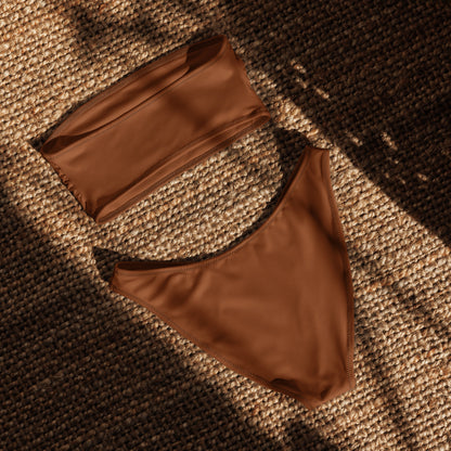 nachhaltiger-bandeau-bikini-saddle-brown-recyceltes-material-mit-allover-druck-bikini-jlr-design-5 - JLR Design