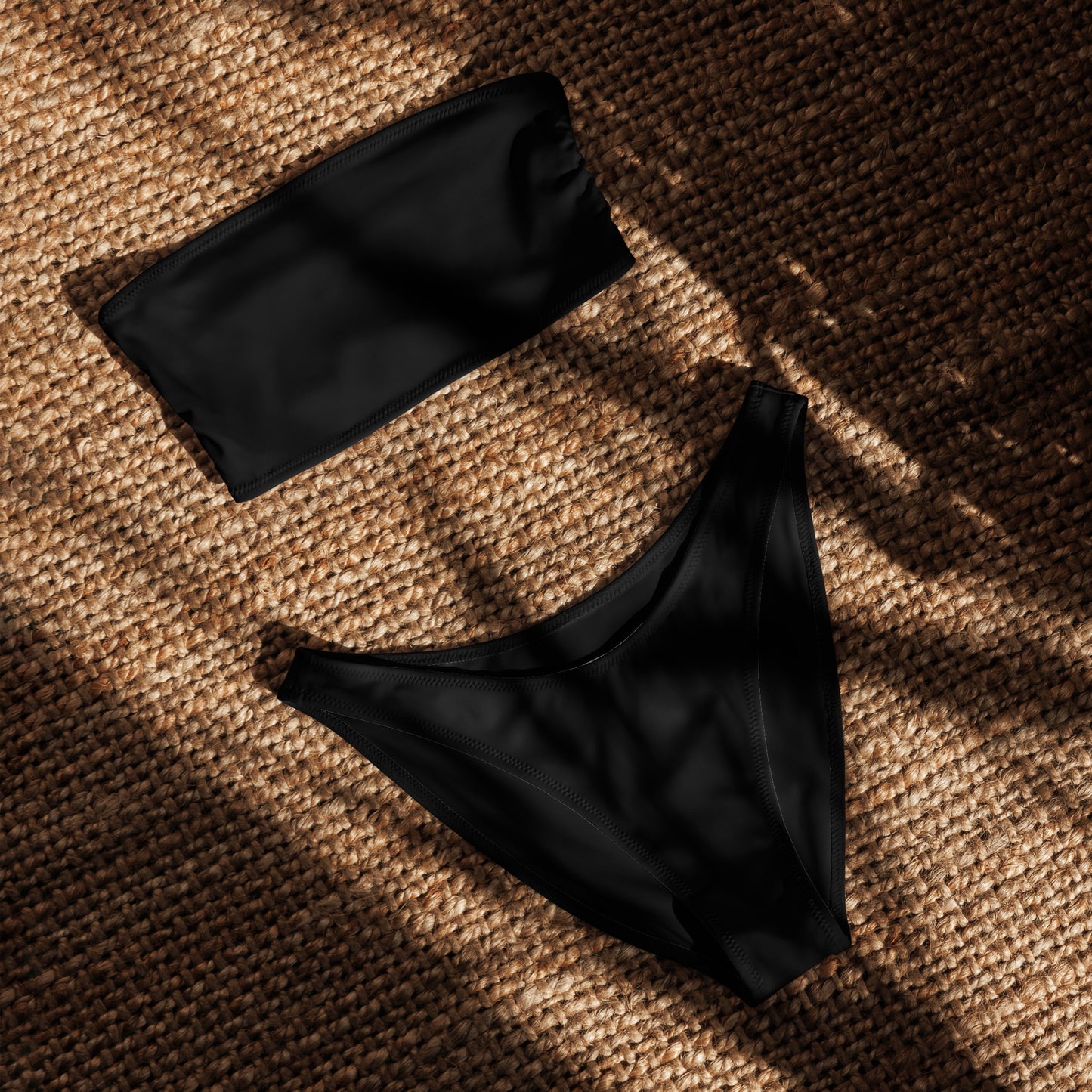 nachhaltiger-bandeau-bikini-schwarz-recyceltes-material-mit-allover-druck-bikini-jlr-design-4 - JLR Design