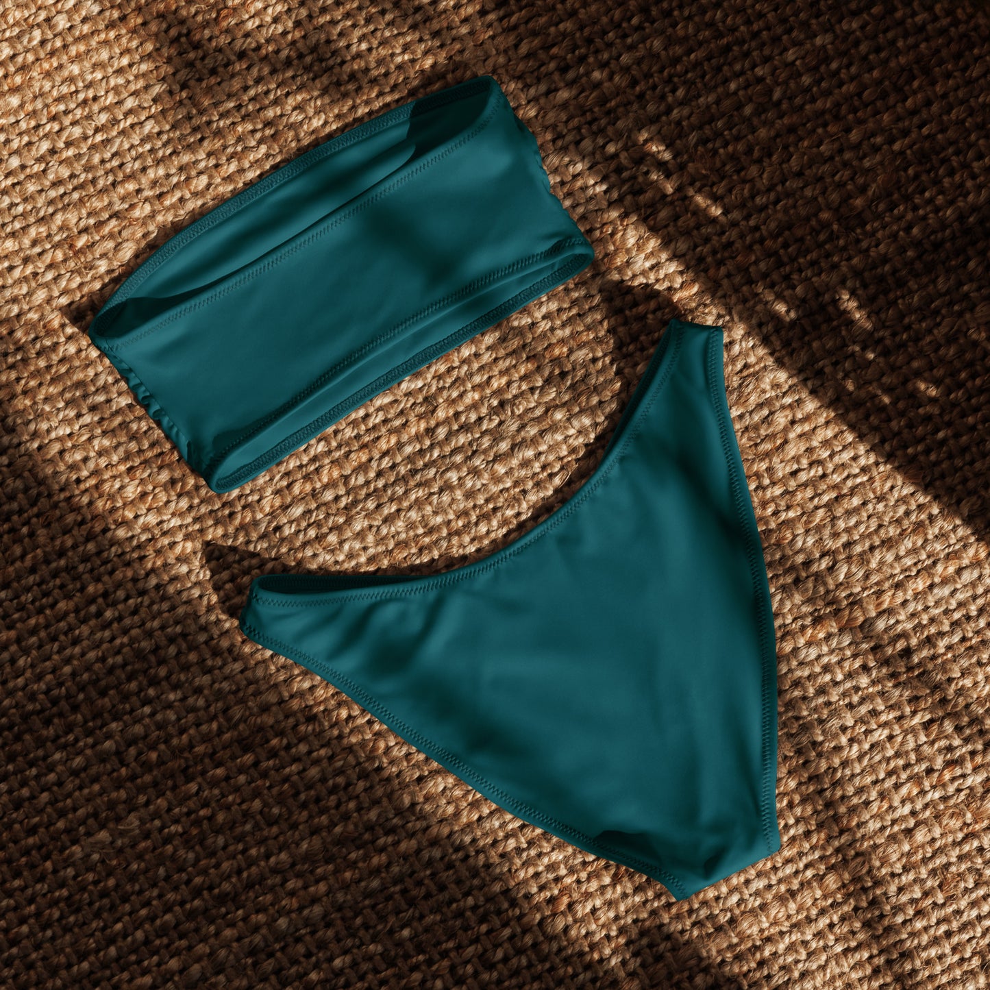 nachhaltiger-bandeau-bikini-sherpa-blue-recyceltes-material-mit-allover-druck-bikini-jlr-design-5 - JLR Design