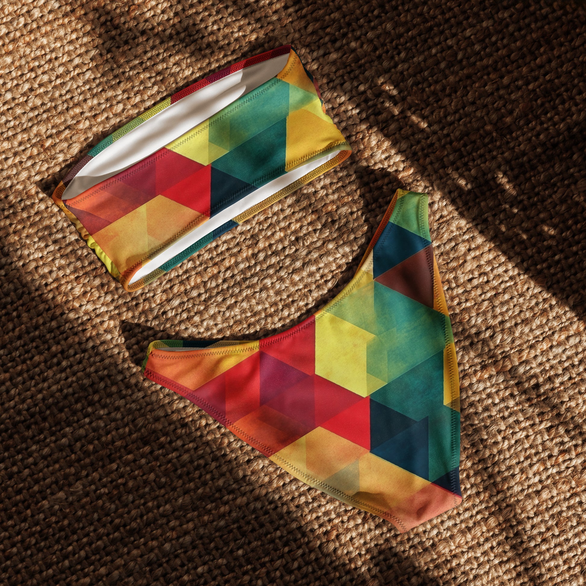 nachhaltiger-bandeau-bikini-triangle-v2-recyceltes-material-mit-allover-druck-bikini-jlr-design-5 - JLR Design