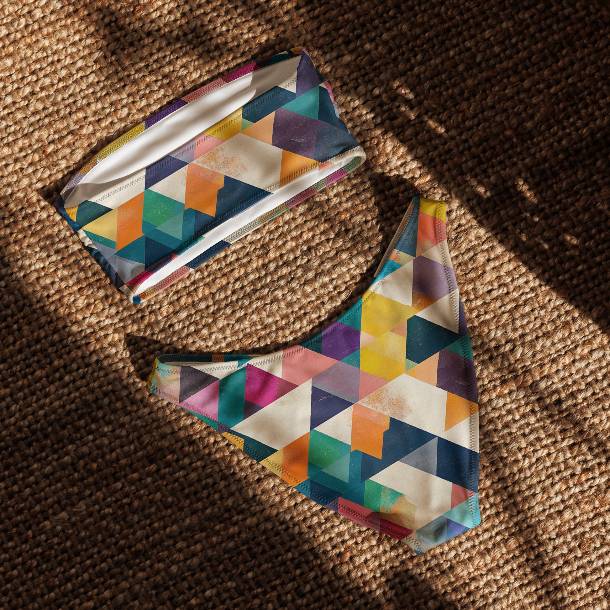nachhaltiger-bandeau-bikini-triangle-v4-recyceltes-material-mit-allover-druck-bikini-jlr-design-5 - JLR Design