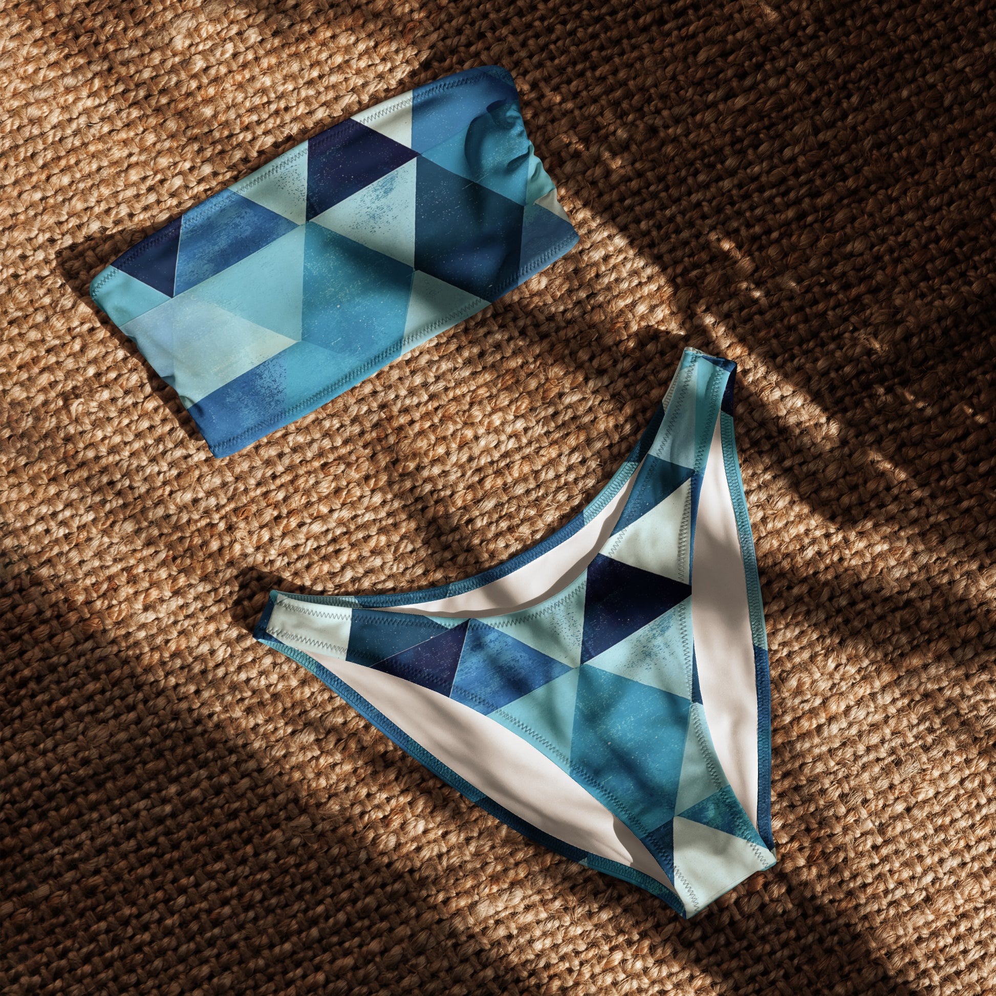 nachhaltiger-bandeau-bikini-triangle-v6-recyceltes-material-mit-allover-druck-bikini-jlr-design-4 - JLR Design
