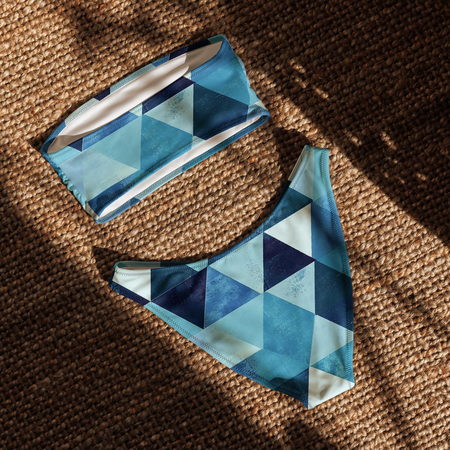 nachhaltiger-bandeau-bikini-triangle-v6-recyceltes-material-mit-allover-druck-bikini-jlr-design-5 - JLR Design