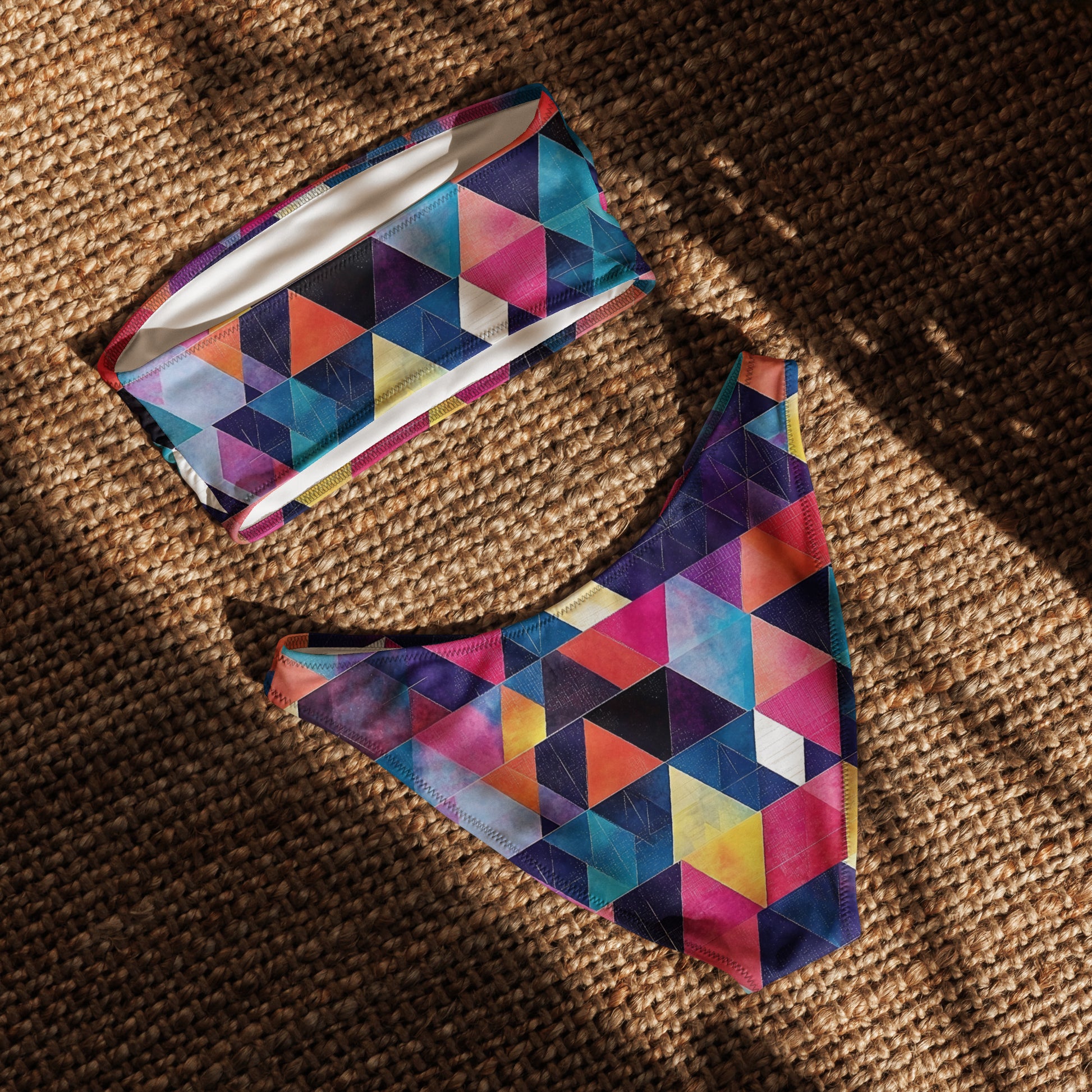 nachhaltiger-bandeau-bikini-triangle-v7-recyceltes-material-mit-allover-druck-bikini-jlr-design-5 - JLR Design