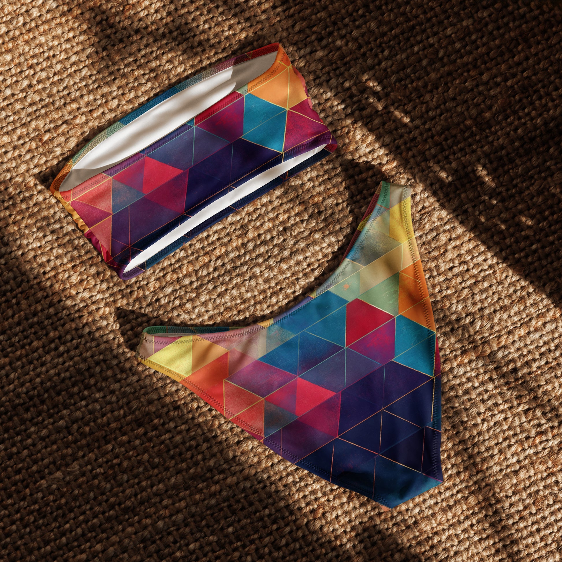nachhaltiger-bandeau-bikini-triangle-v8-recyceltes-material-mit-allover-druck-bikini-jlr-design-5 - JLR Design