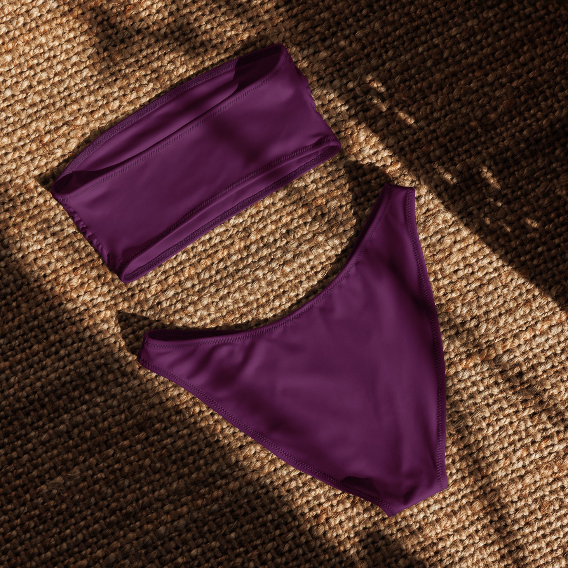 nachhaltiger-bandeau-bikini-tyrian-purple-recyceltes-material-mit-allover-druck-bikini-jlr-design-5 - JLR Design