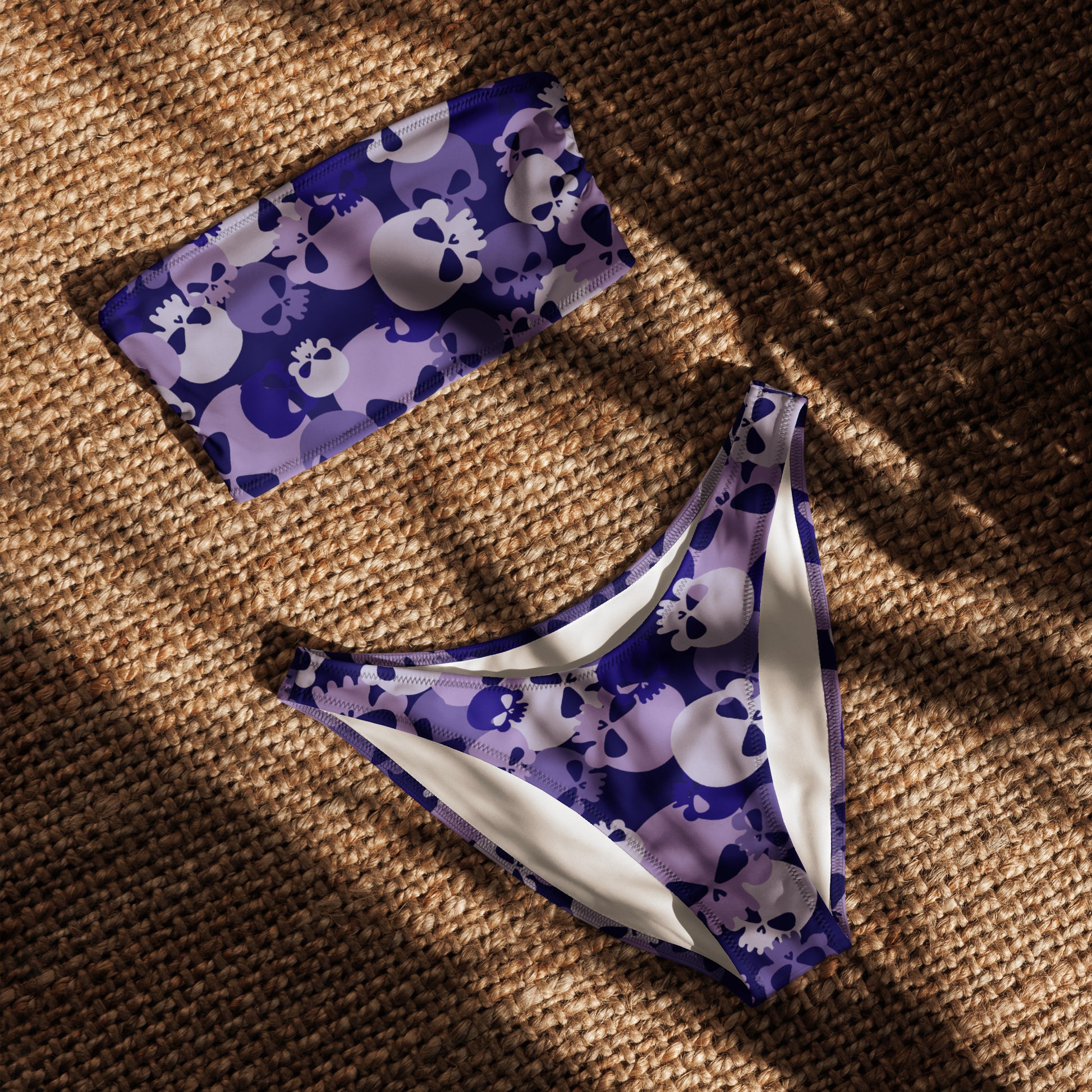 nachhaltiger-bandeau-bikini-violet-skull-recyceltes-material-mit-allover-druck-bikini-jlr-design-4 - JLR Design