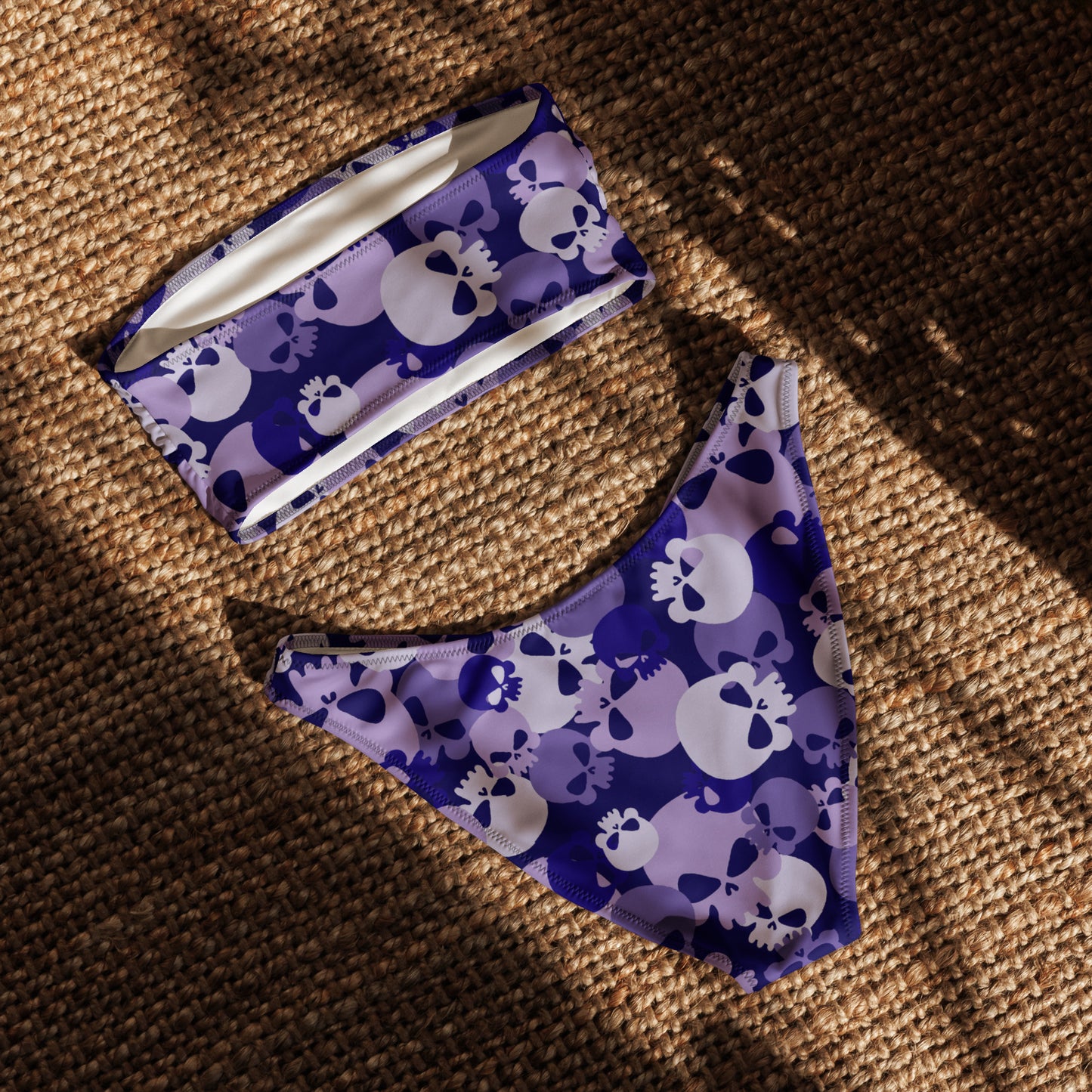 nachhaltiger-bandeau-bikini-violet-skull-recyceltes-material-mit-allover-druck-bikini-jlr-design-5 - JLR Design