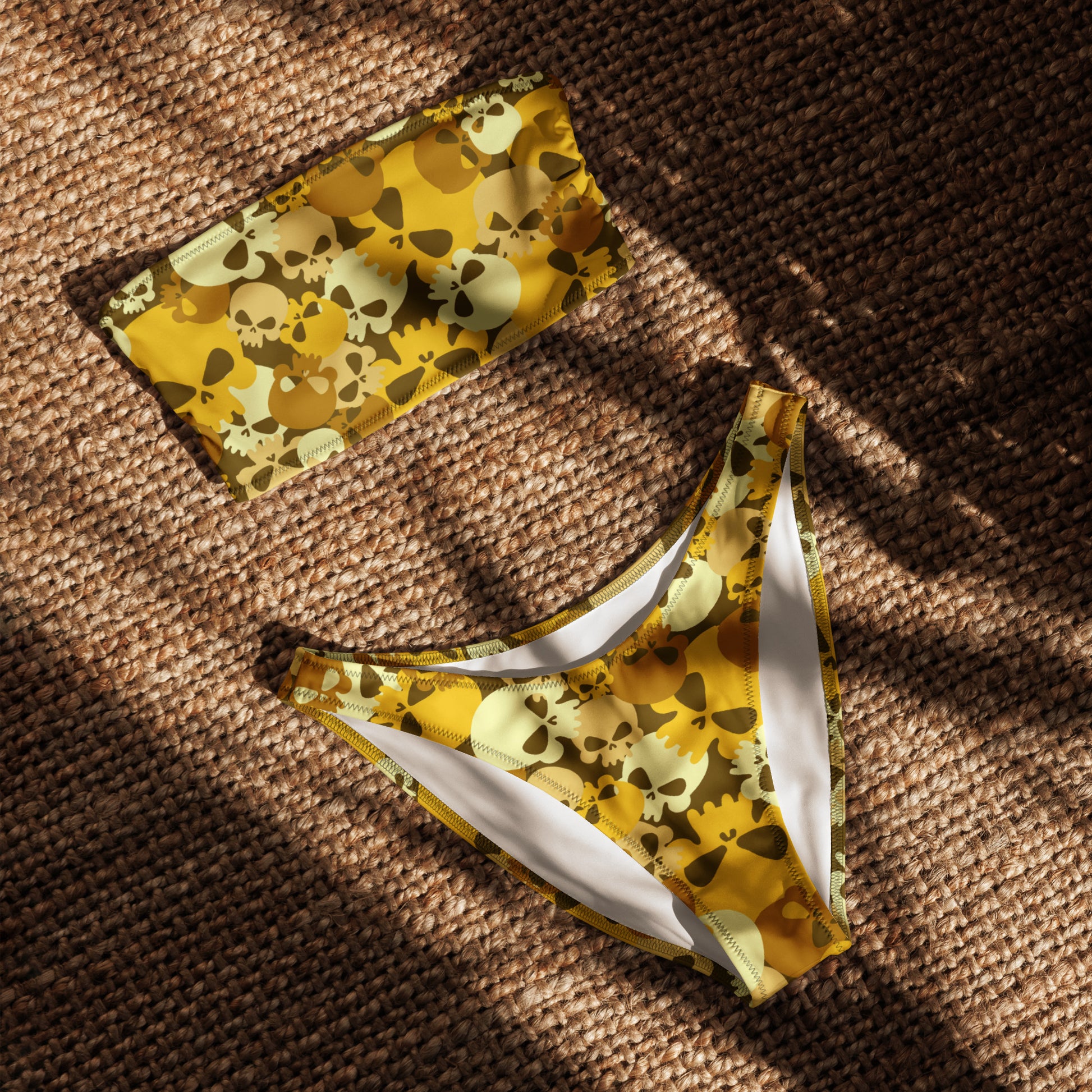 nachhaltiger-bandeau-bikini-yellow-skull-recyceltes-material-mit-allover-druck-bikini-jlr-design-4 - JLR Design