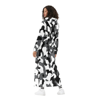 schwarz-grau-weiss-camouflage-damen-maxi-hoodiekleid-knochellanges-kapuzenkleid-aus-weich-angerautem-fleece-hoodiekleid-jlr-design-2 - JLR Design
