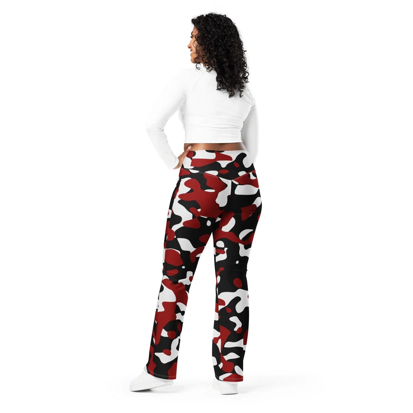 schwarz-rot-weiss-camouflage-high-waist-flare-leggings-flare-leggings-jlr-design-10 - JLR Design
