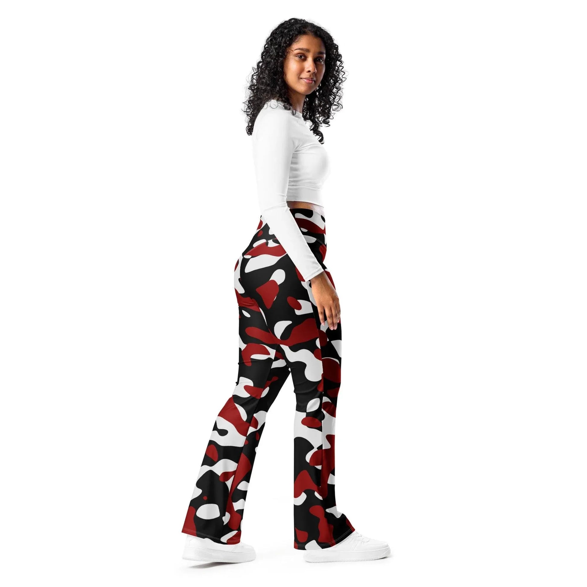 schwarz-rot-weiss-camouflage-high-waist-flare-leggings-flare-leggings-jlr-design-2 - JLR Design